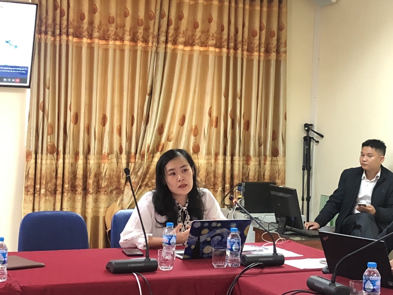 Dr. Truong Thi Anh Tuyet, lecturer of TUAF was sharing her research